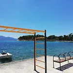 Antea, Hvar * Sućuraj