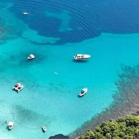 Antea, Hvar Sućuraj