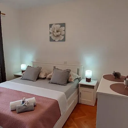 Antea, Hvar Sućuraj