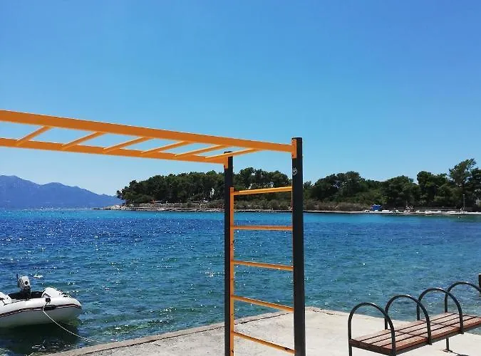 Antea, Hvar * Sućuraj