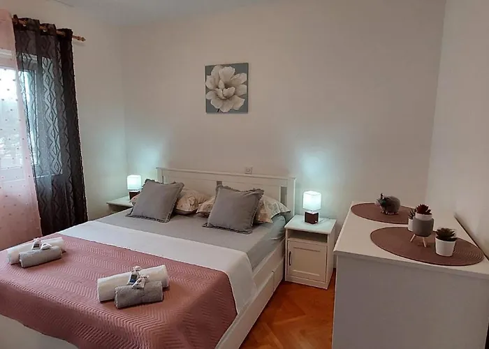 Antea, Hvar Sućuraj
