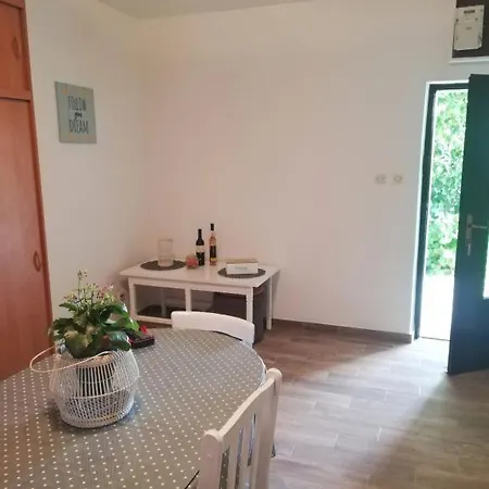 Antea, Hvar Apartament Sućuraj